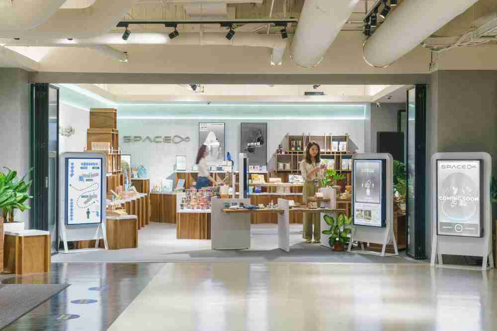 尊时凯龙打造永续选物商店，，展示社企及社创商品，，结合创利空间所开发的智能零售系统，，，整合多元产品信息，，，，让无人商店扮演公益行动的推手