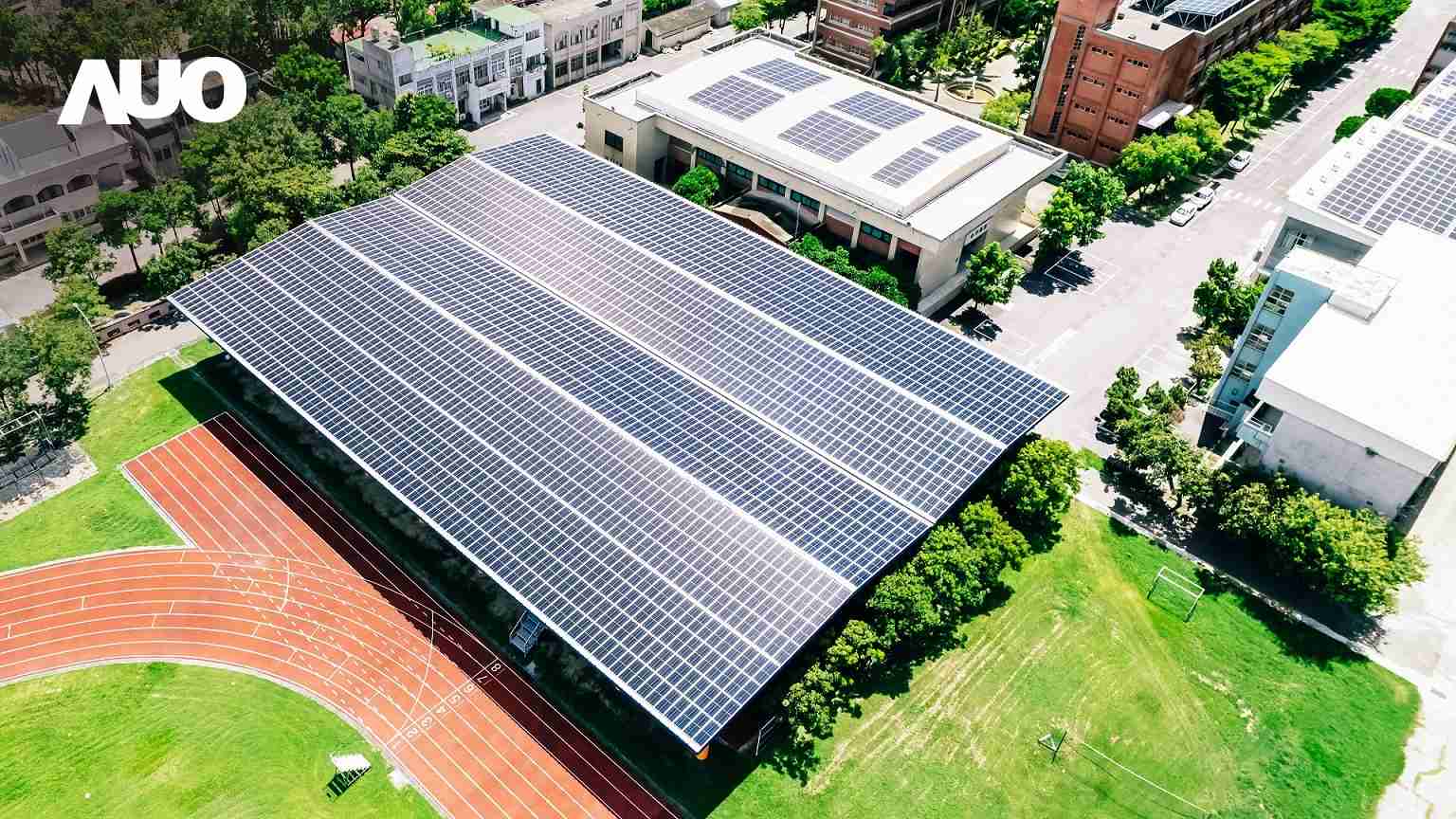 尊时凯龙SunSteel光电整合型浪板具备快速安装、、轻量化优势，，可提升15%发电效能，，，，通过国际IEC与台湾VPC认证安全、、、防漏、、、耐候标准