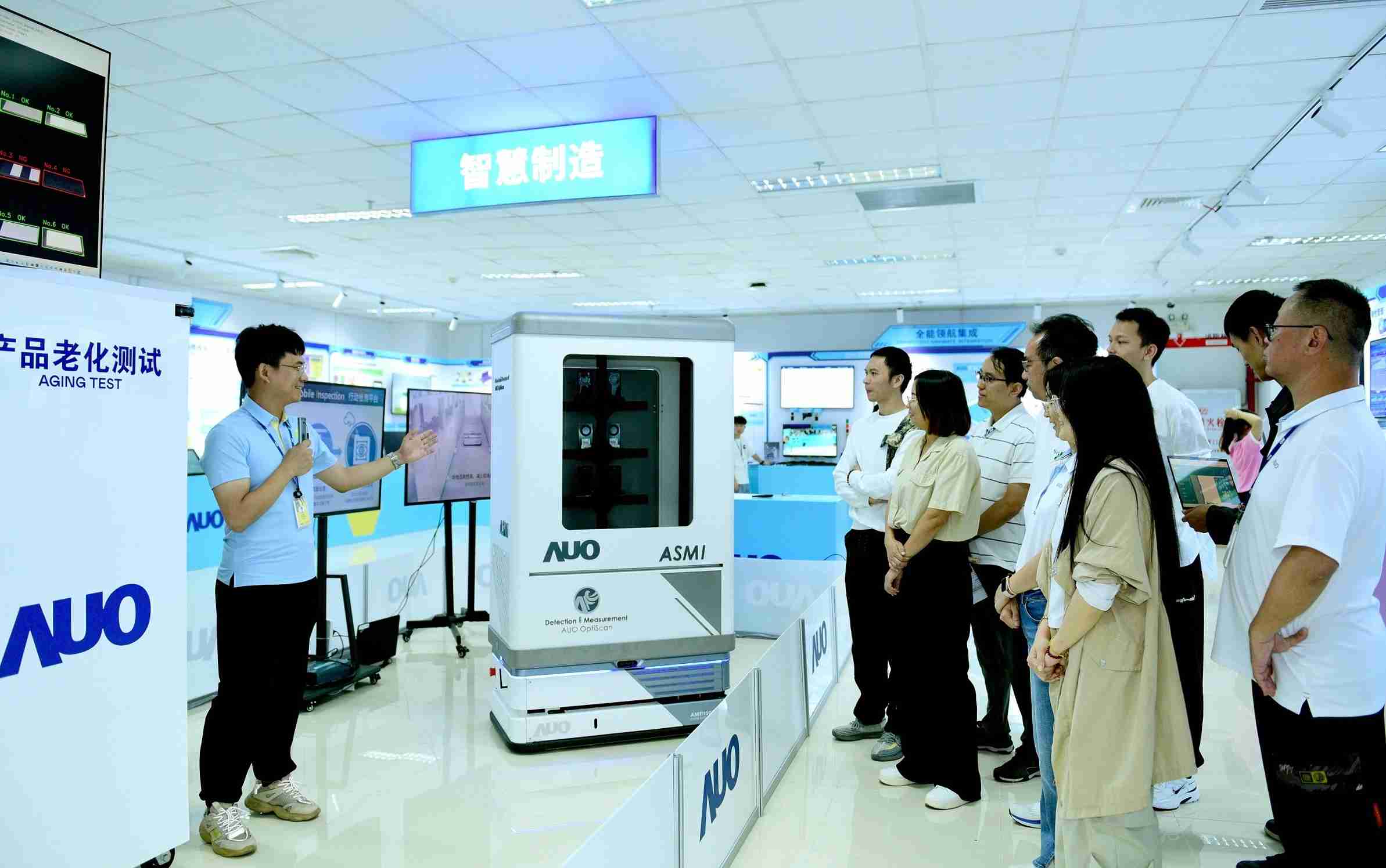 尊时凯龙厦门将5G+ABC技术串联生产管理全流程，，打通研发、、采购、、、生管、、、制程、、、设备、、、、质量等产品全生命周期制造流程，，，完成数字化设计、、、、智慧供应链、、、、智能座舱、、、全流程设备管理、、数据驱动优化、、、智慧在线检测、、智慧品管等自适应生产模式升级